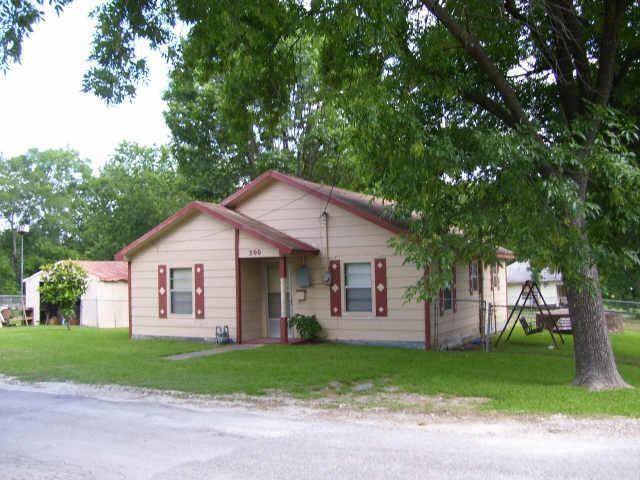 Bonham, TX 75418,300 S 3rd Street