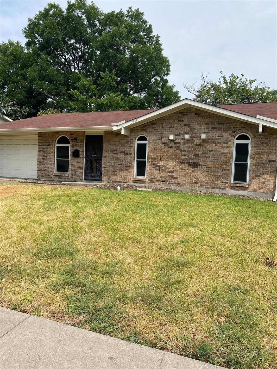 Garland, TX 75043,5309 Saddleback Road