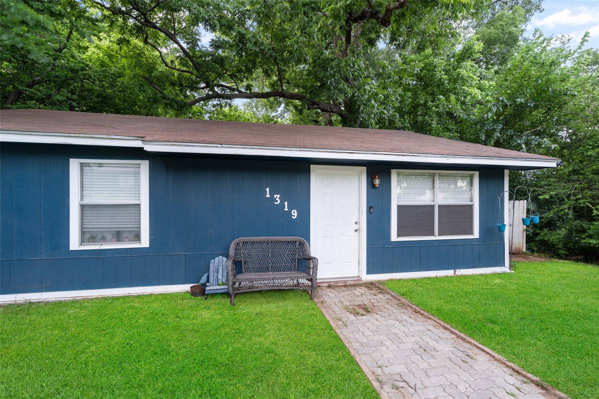 Denison, TX 75020,1319 W Morgan Street