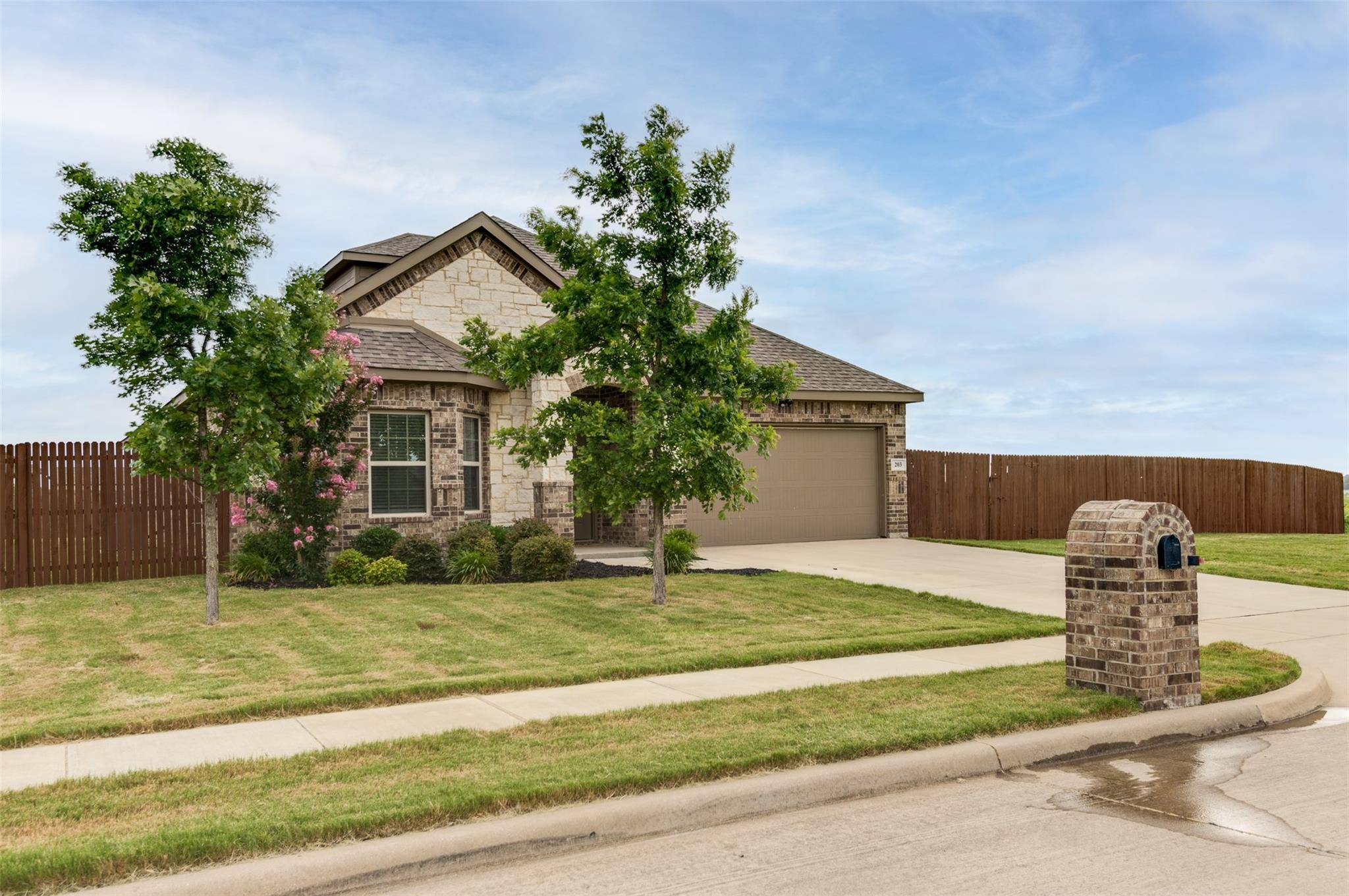 Waxahachie, TX 75165,203 Lacy Oak Lane