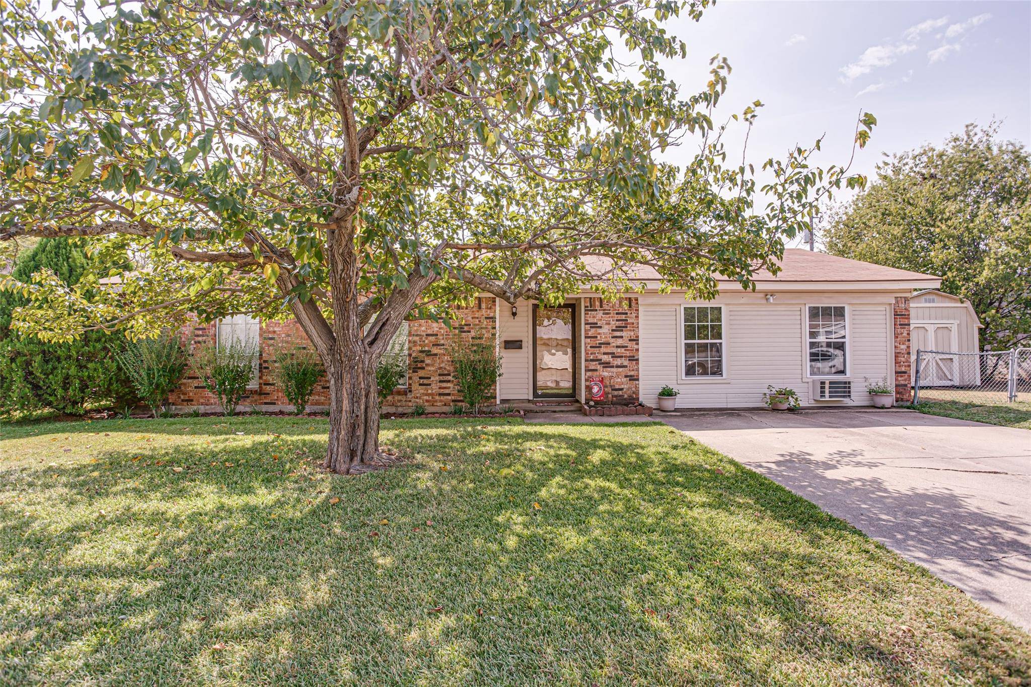 Burleson, TX 76028,321 Hillside Ct