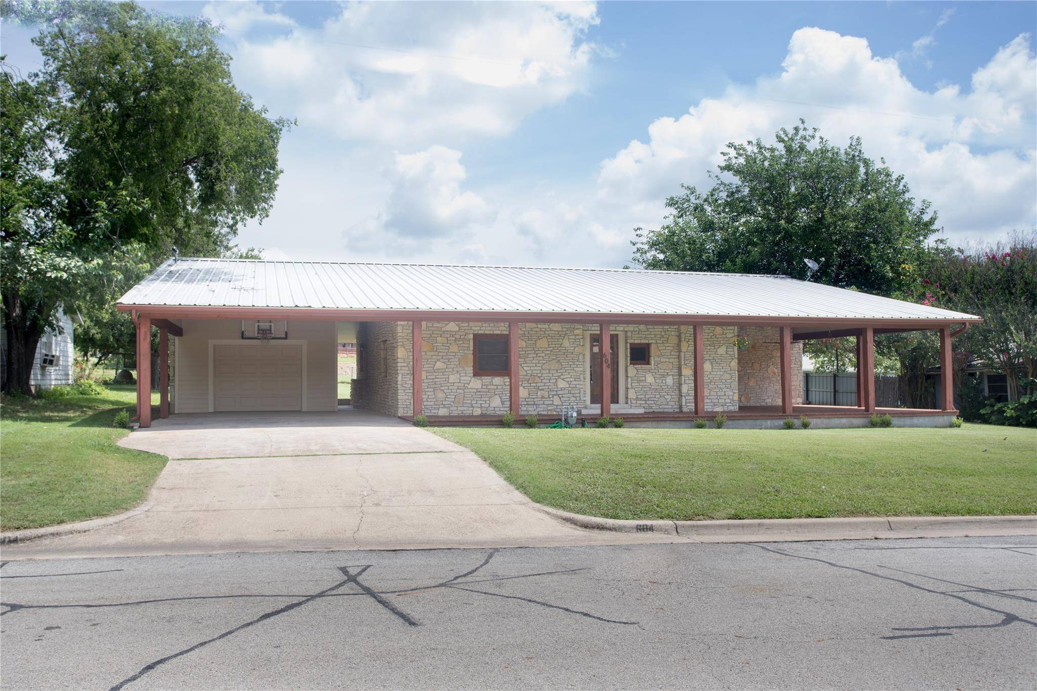 Glen Rose, TX 76043,604 S Jefferson Street