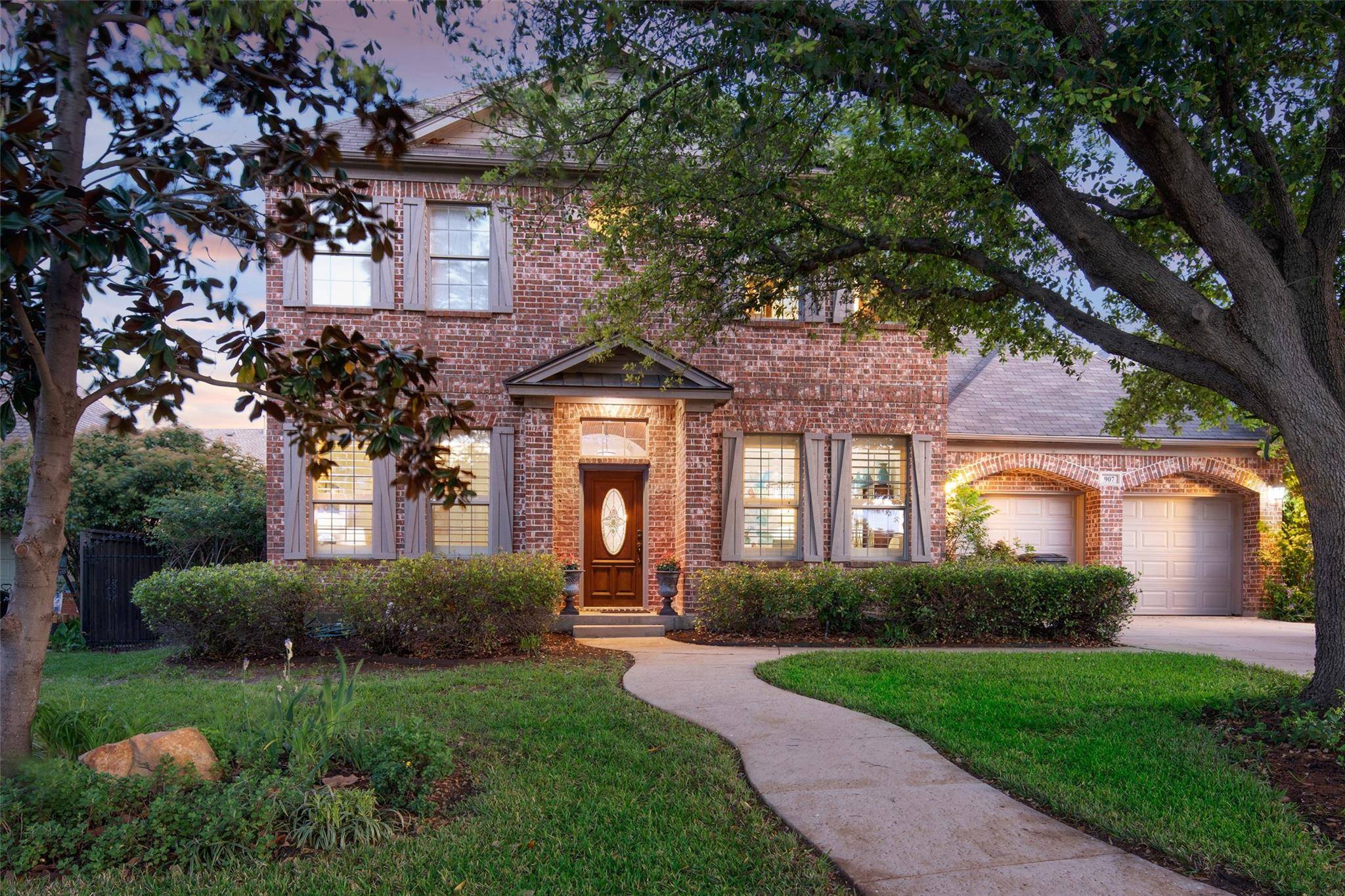 Grapevine, TX 76051,907 Homestead Lane