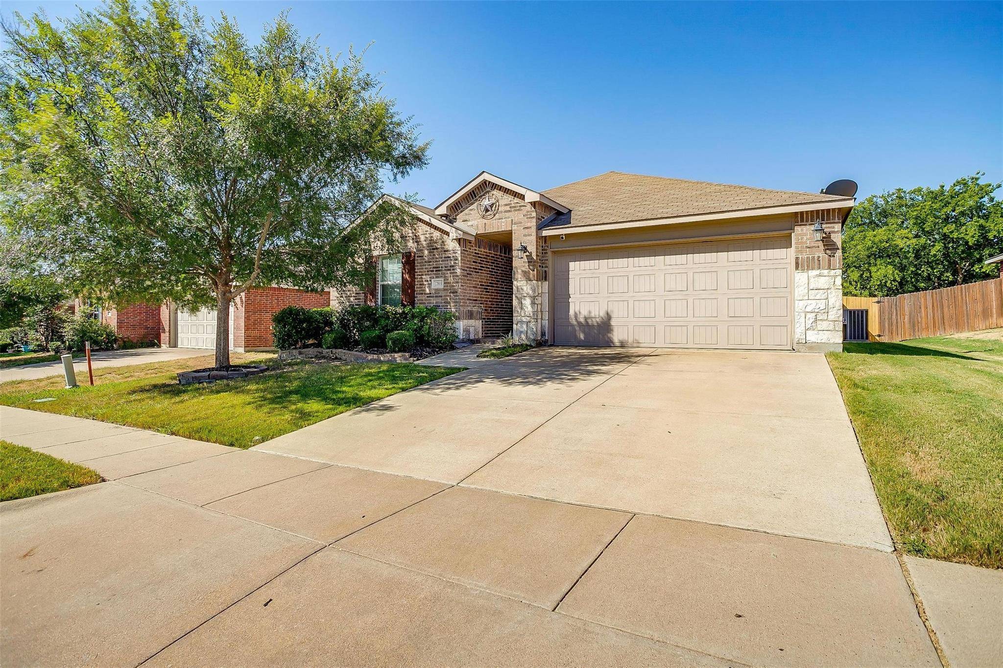 Burleson, TX 76028,1265 Wysteria Lane