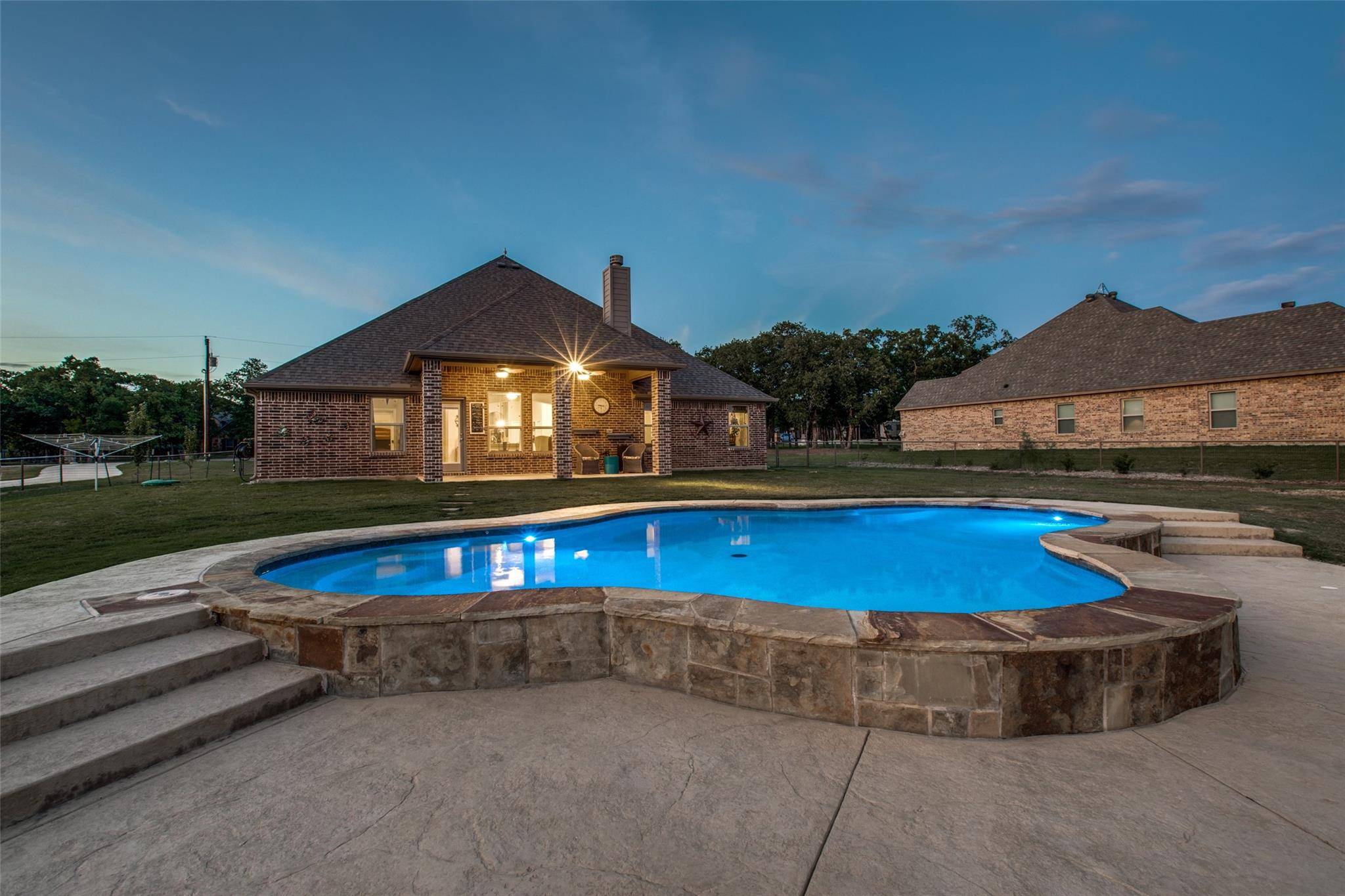 Brock, TX 76087,138 Post Oak Way