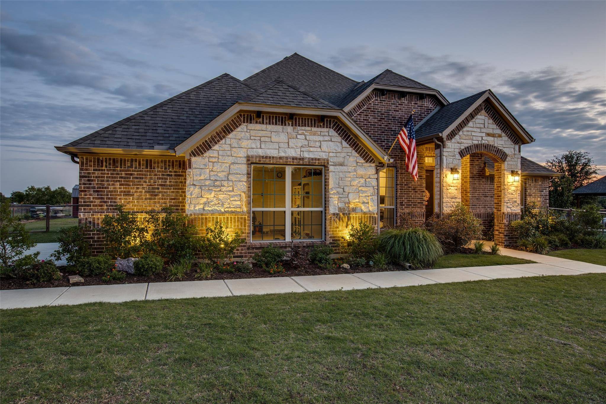 Brock, TX 76087,138 Post Oak Way