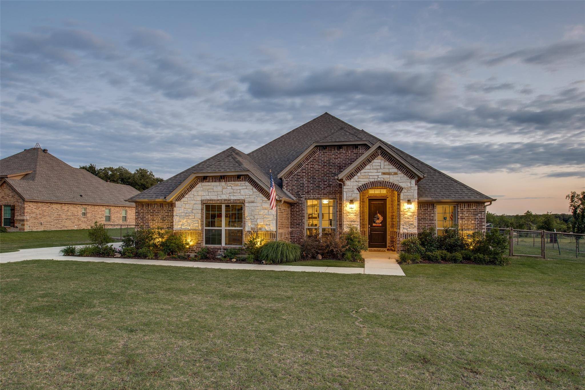 Brock, TX 76087,138 Post Oak Way