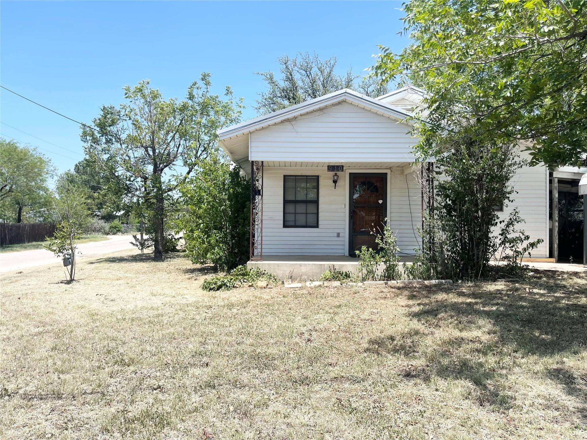 Breckenridge, TX 76424,910 W Dyer Street