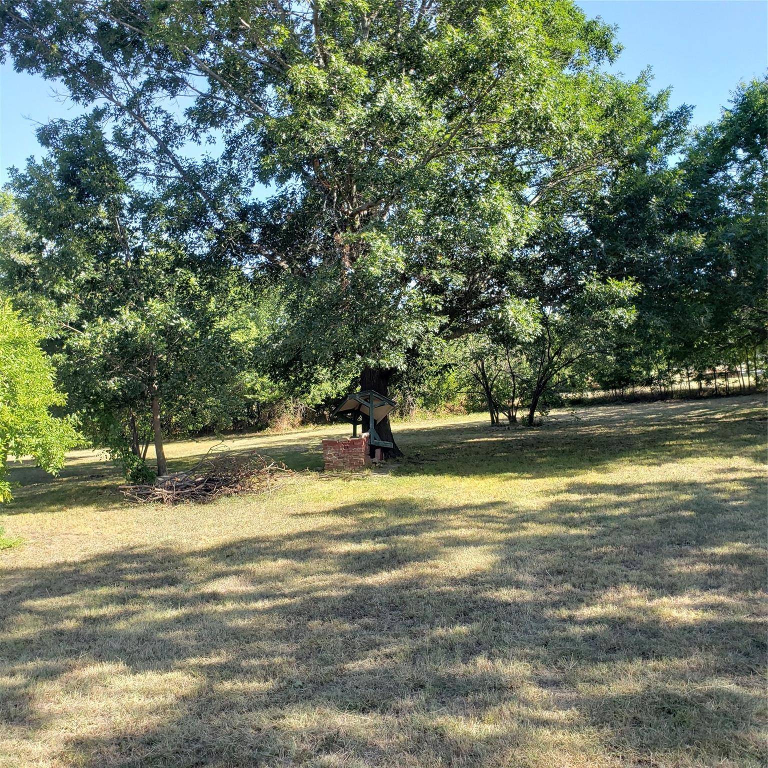 Leonard, TX 75452,402 E Grayson Street #Lot 2