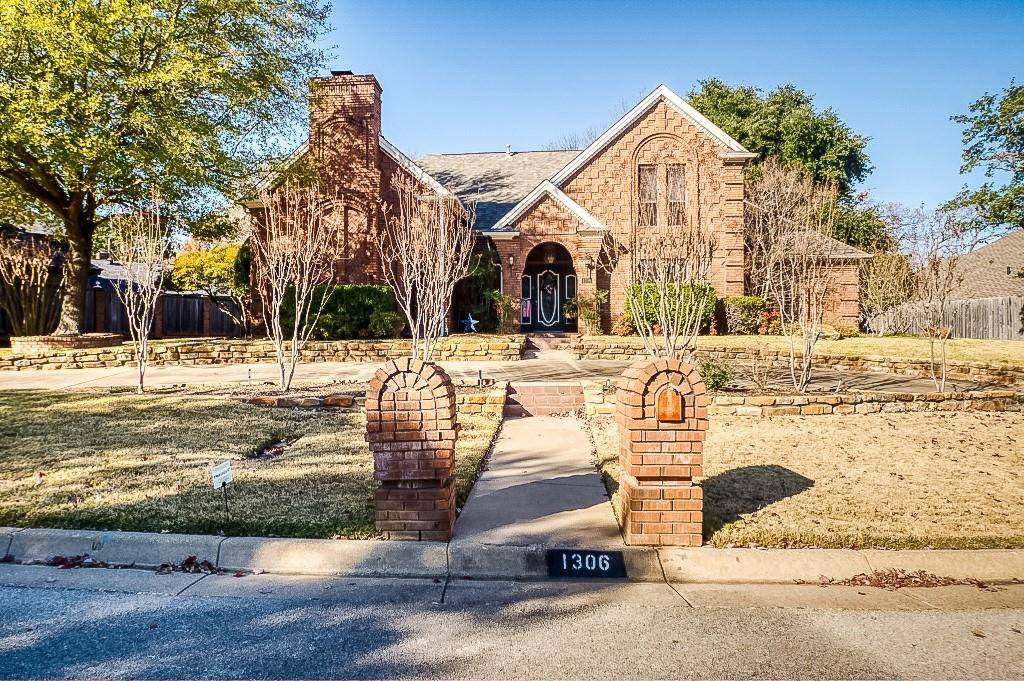 Colleyville, TX 76034,1306 Crest Drive