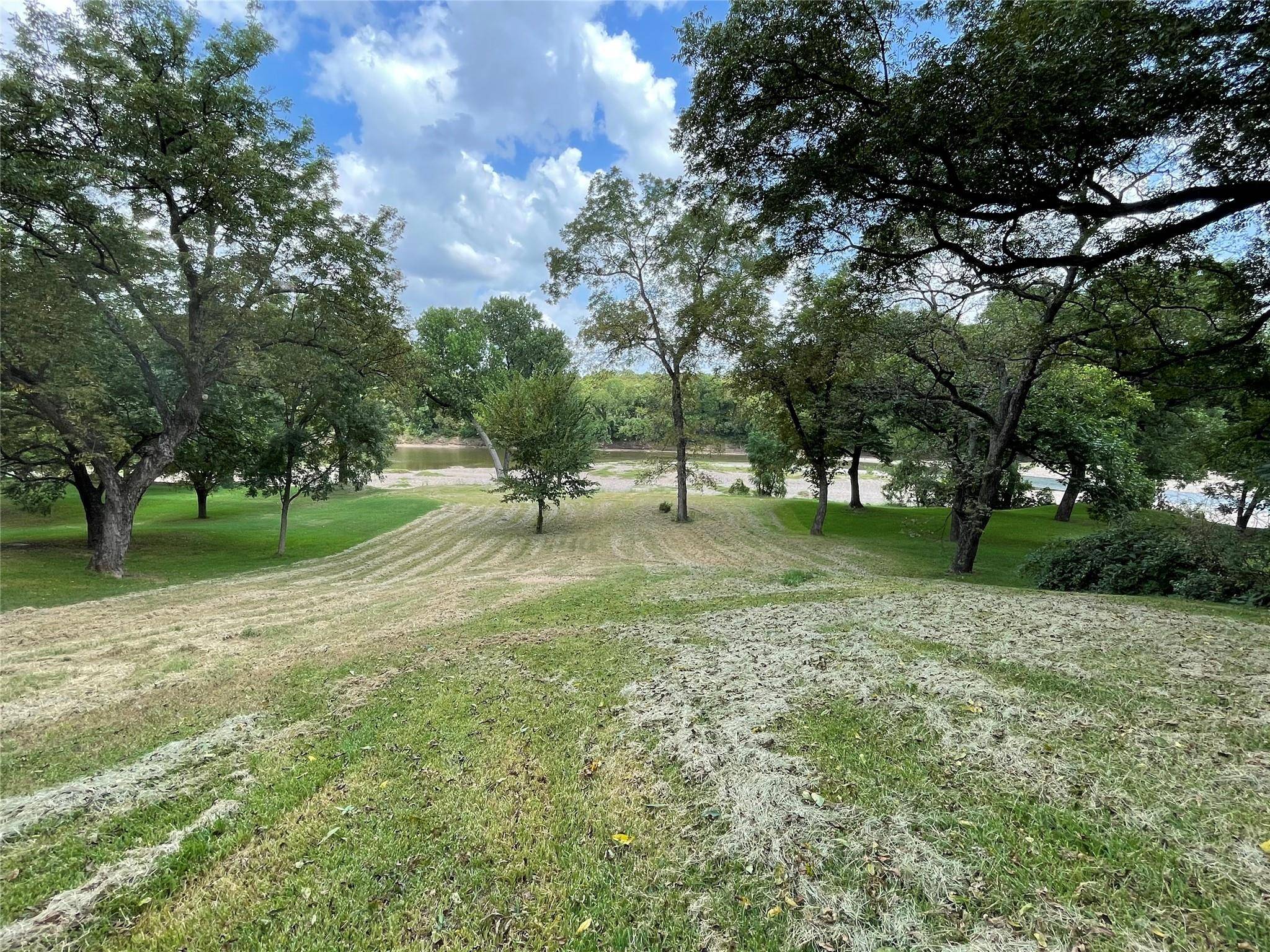 Granbury, TX 76049,8616 Ravenswood Road