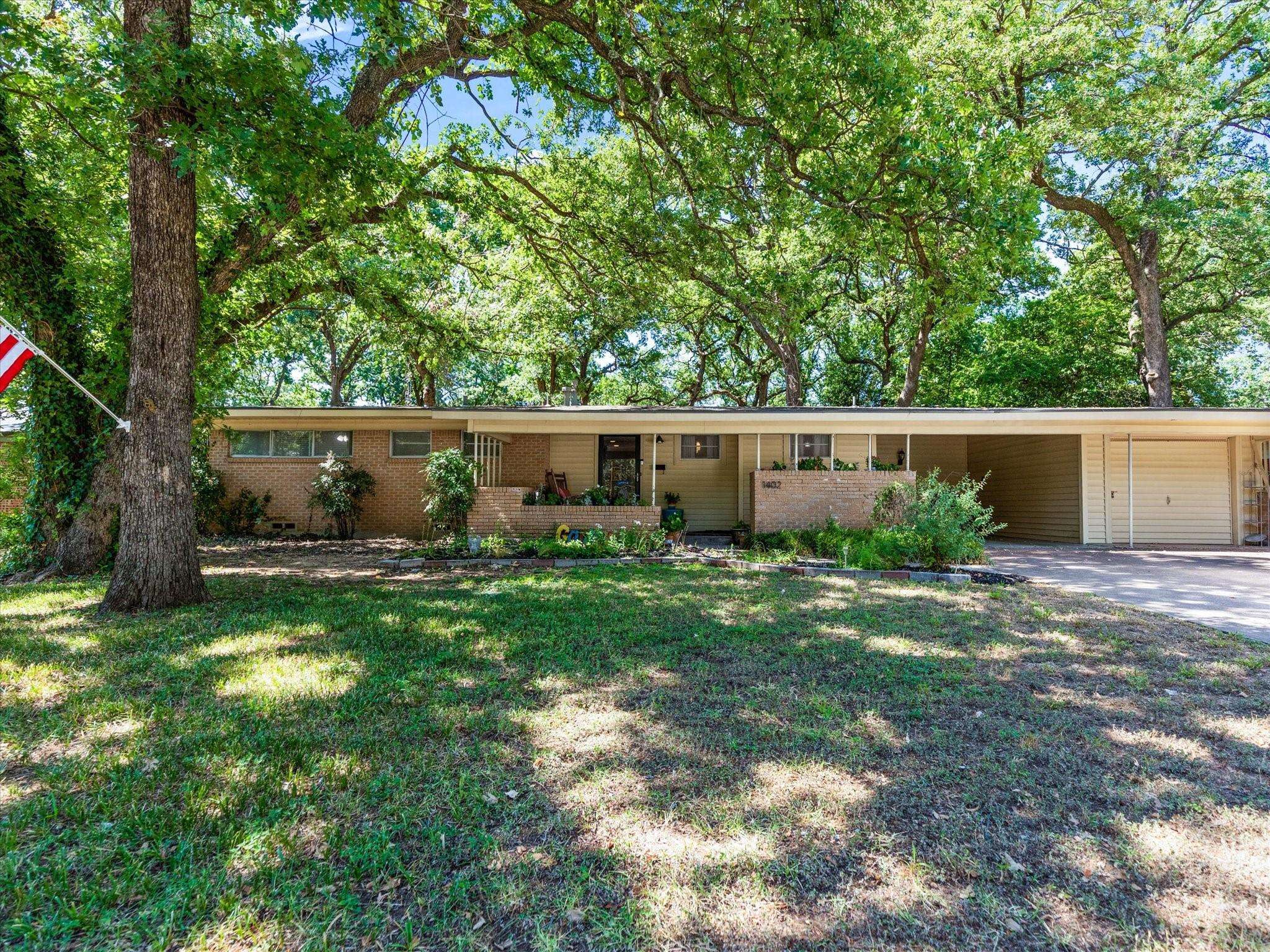 Arlington, TX 76013,1402 W Lavender Lane