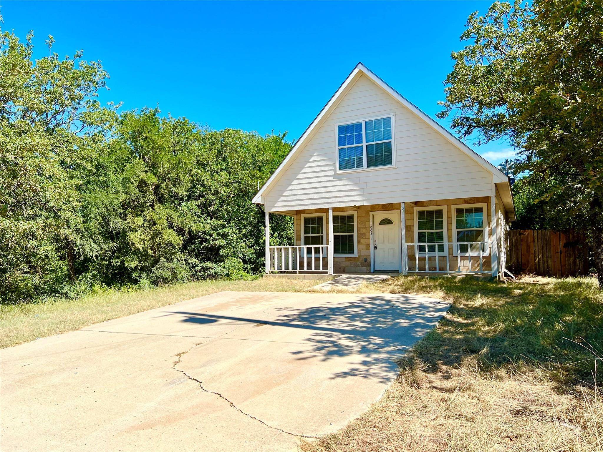 Runaway Bay, TX 76426,11008 Shady Oaks Drive