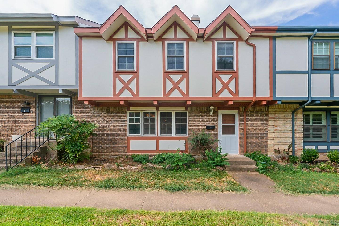 Arlington, TX 76013,352 Westview Terrace