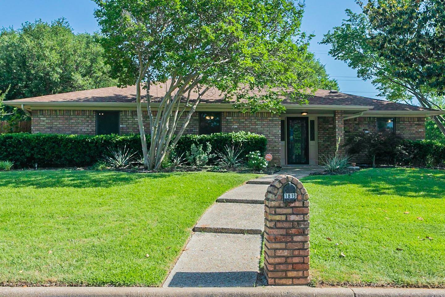 Grapevine, TX 76051,1819 Redwood Trail