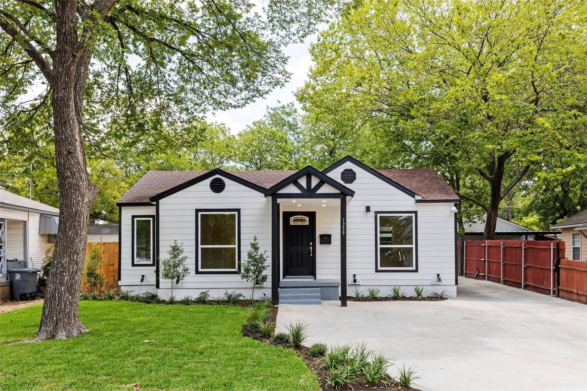 Dallas, TX 75208,1239 S Waverly Drive