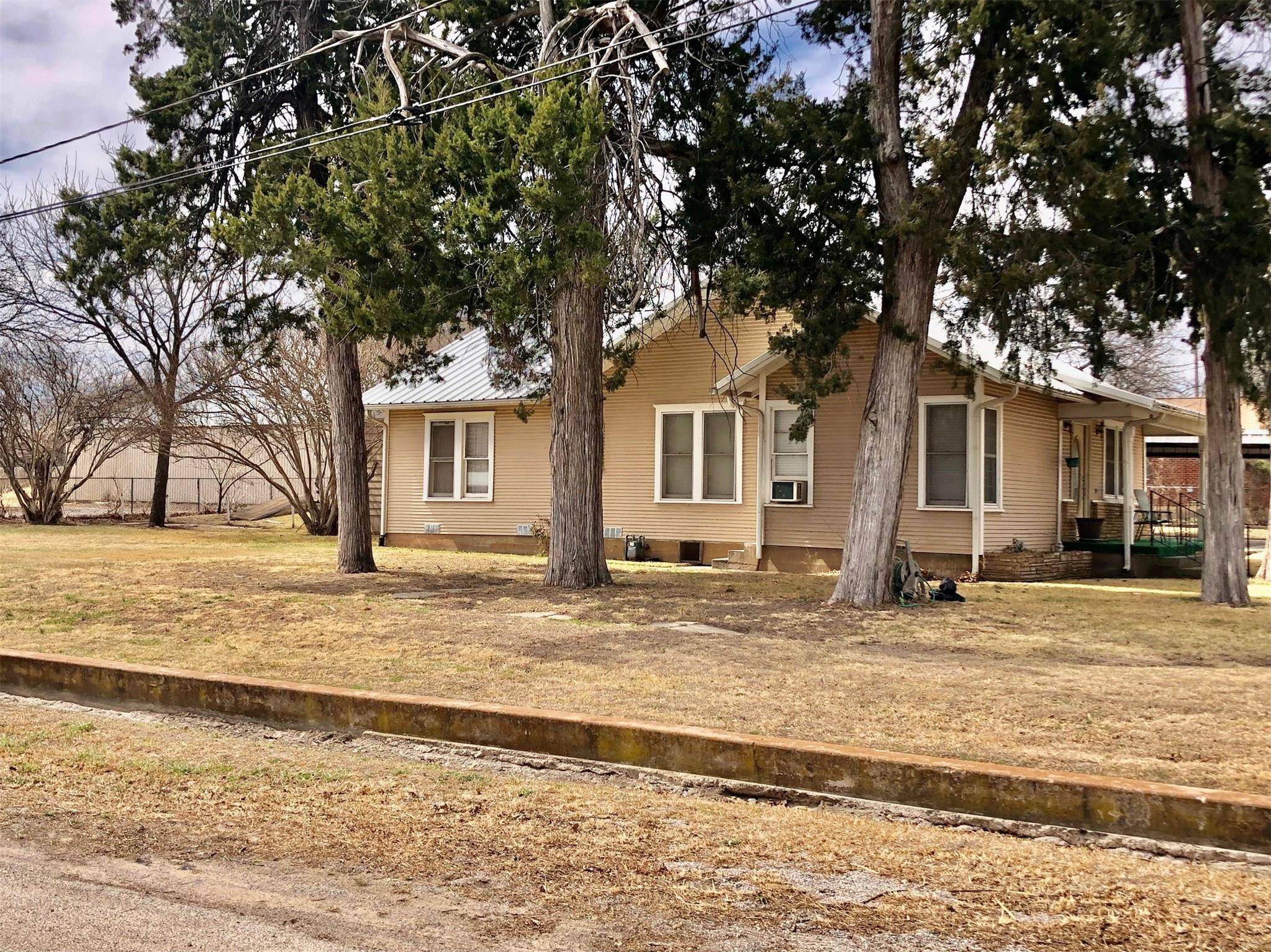 De Leon, TX 76444,132 E Ross Avenue