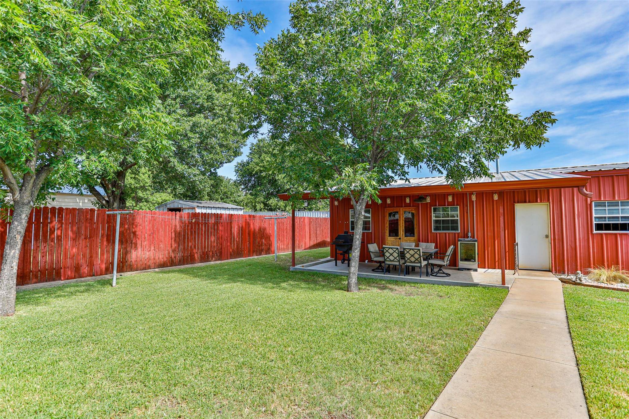 Muenster, TX 76252,619 E 2nd Street