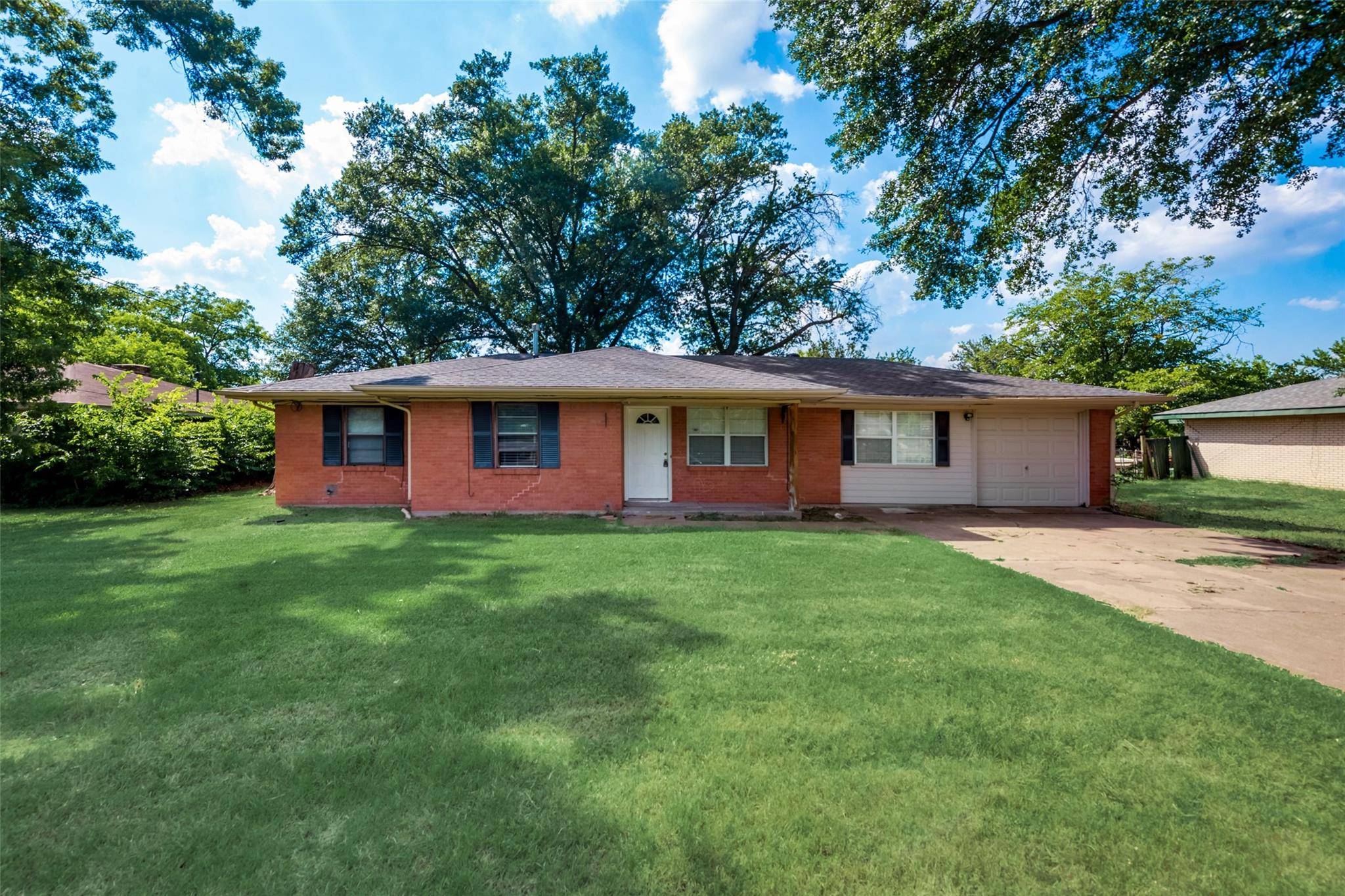 Terrell, TX 75160,1605 N Frances Street