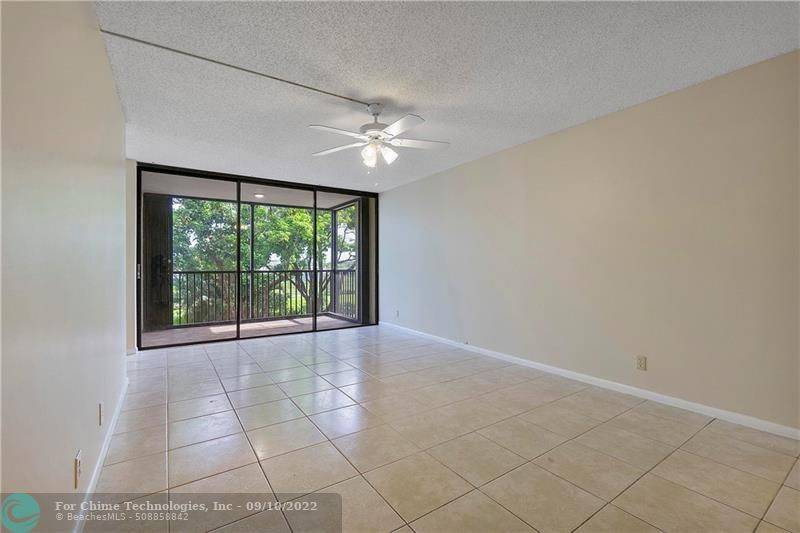 Oakland Park, FL 33309,105 Lake Emerald Dr  #305