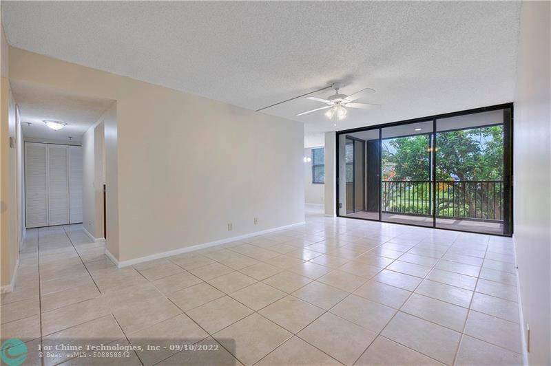 Oakland Park, FL 33309,105 Lake Emerald Dr  #305