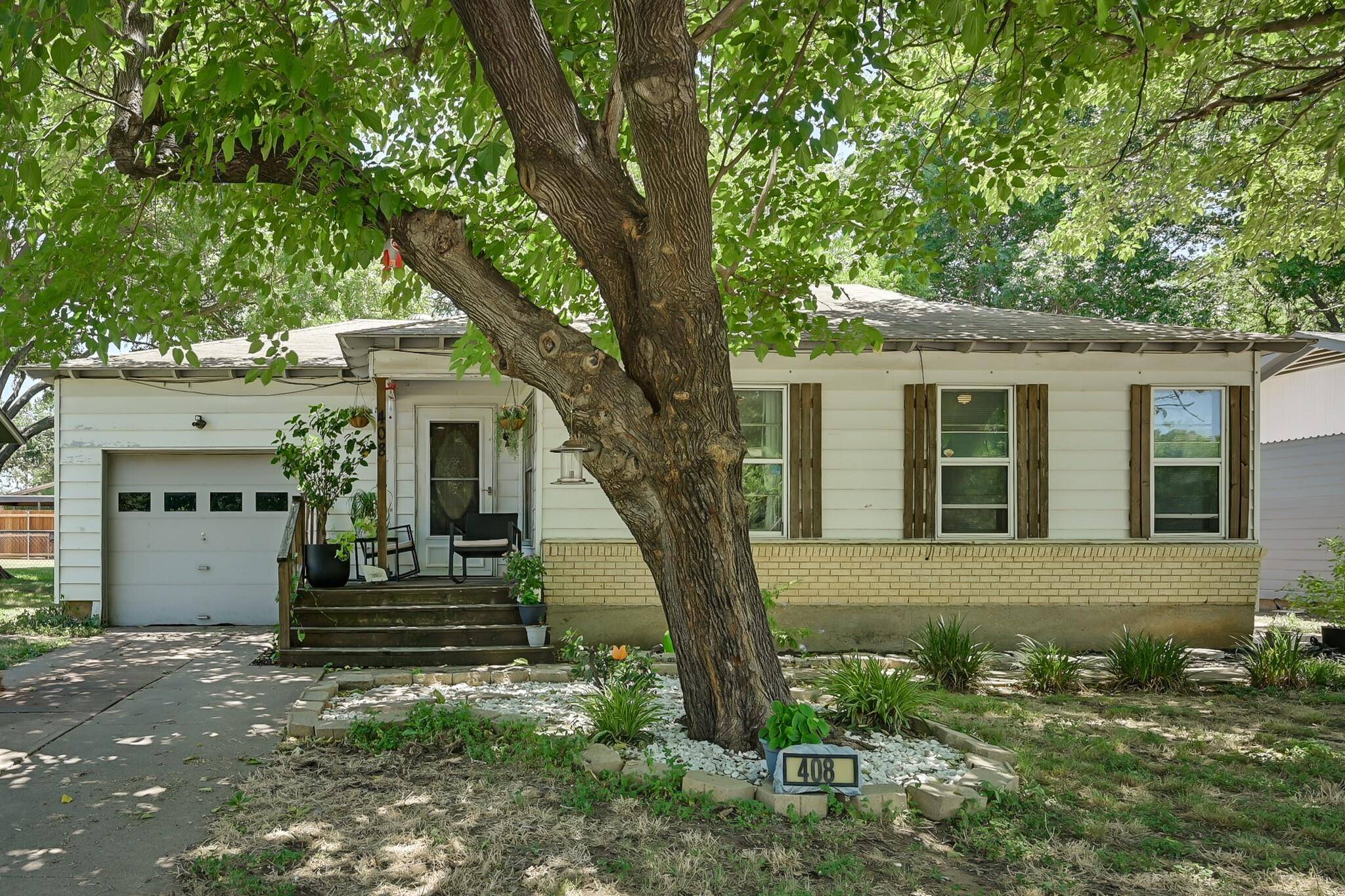 Hurst, TX 76053,408 Norwood Drive