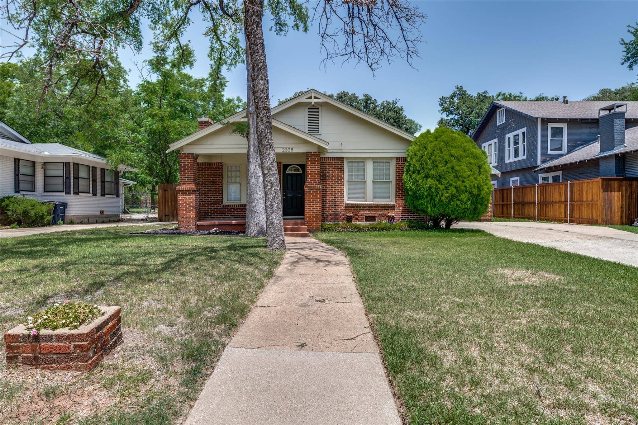 Fort Worth, TX 76111,2325 Honeysuckle Avenue