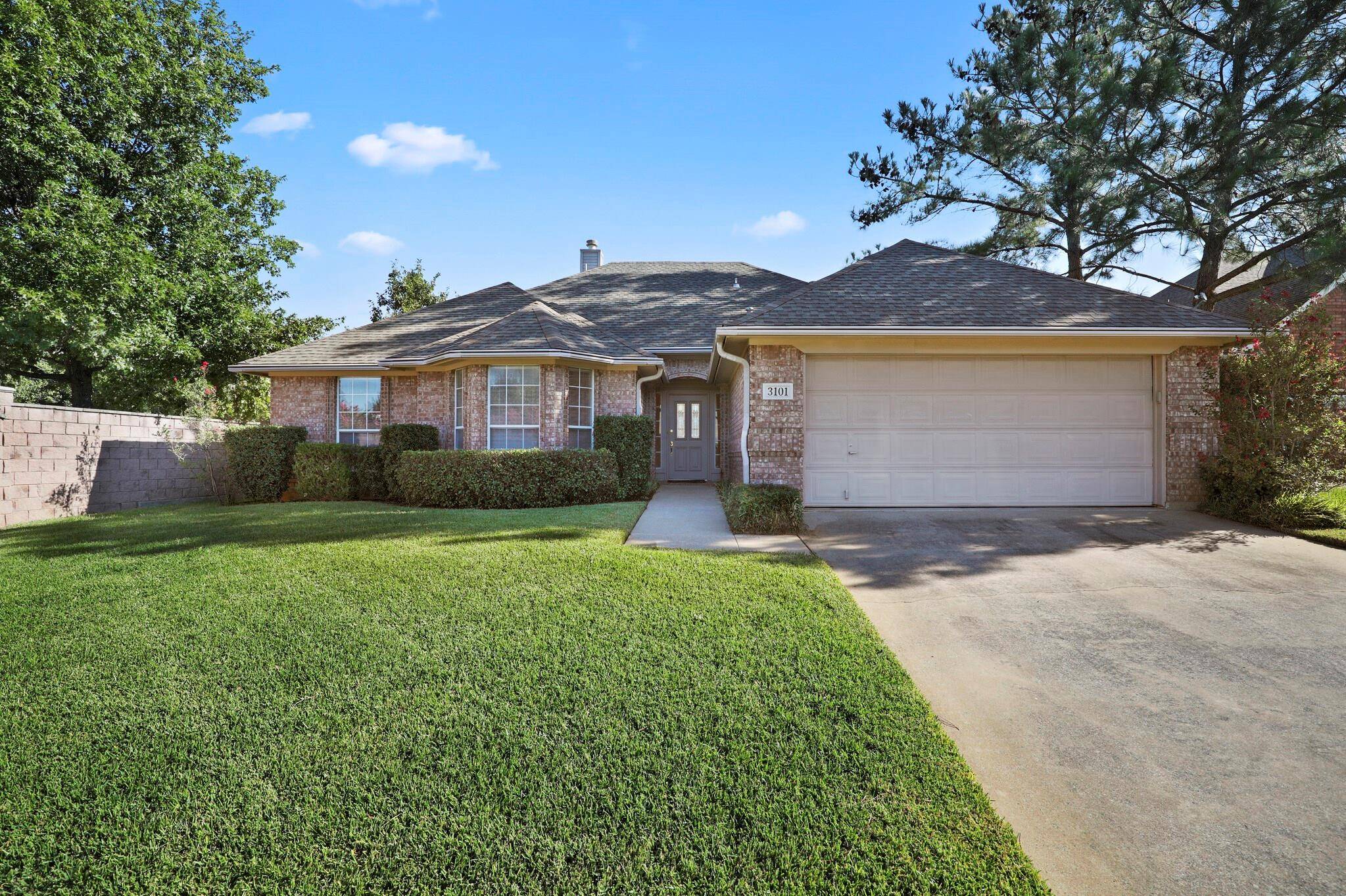 Bedford, TX 76021,3101 Creekwood Court