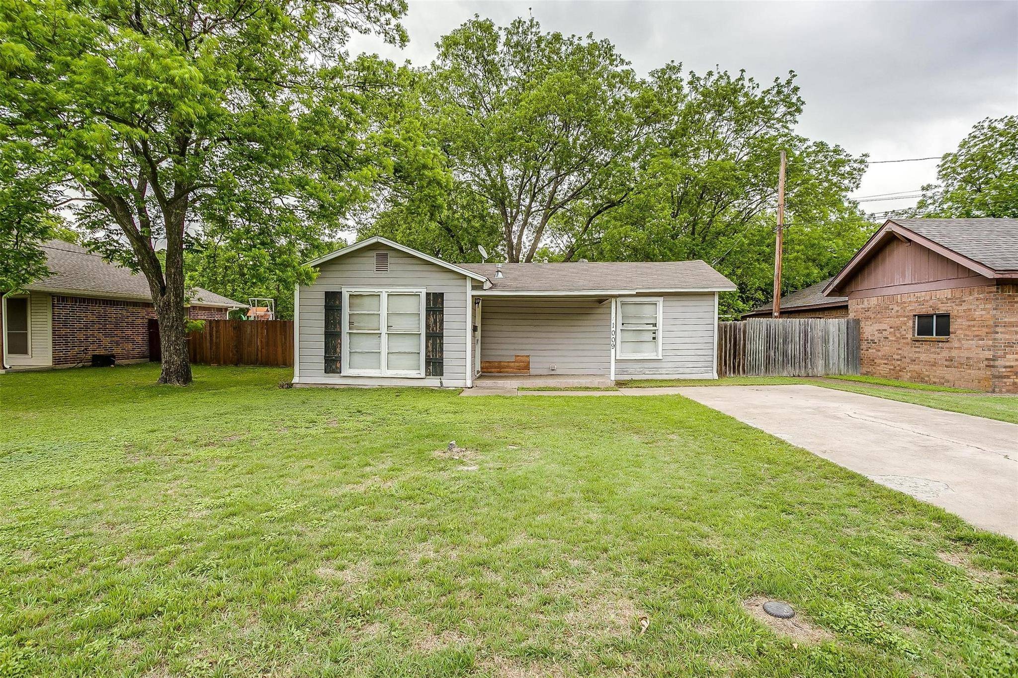 Cleburne, TX 76033,1009 Gleason Avenue