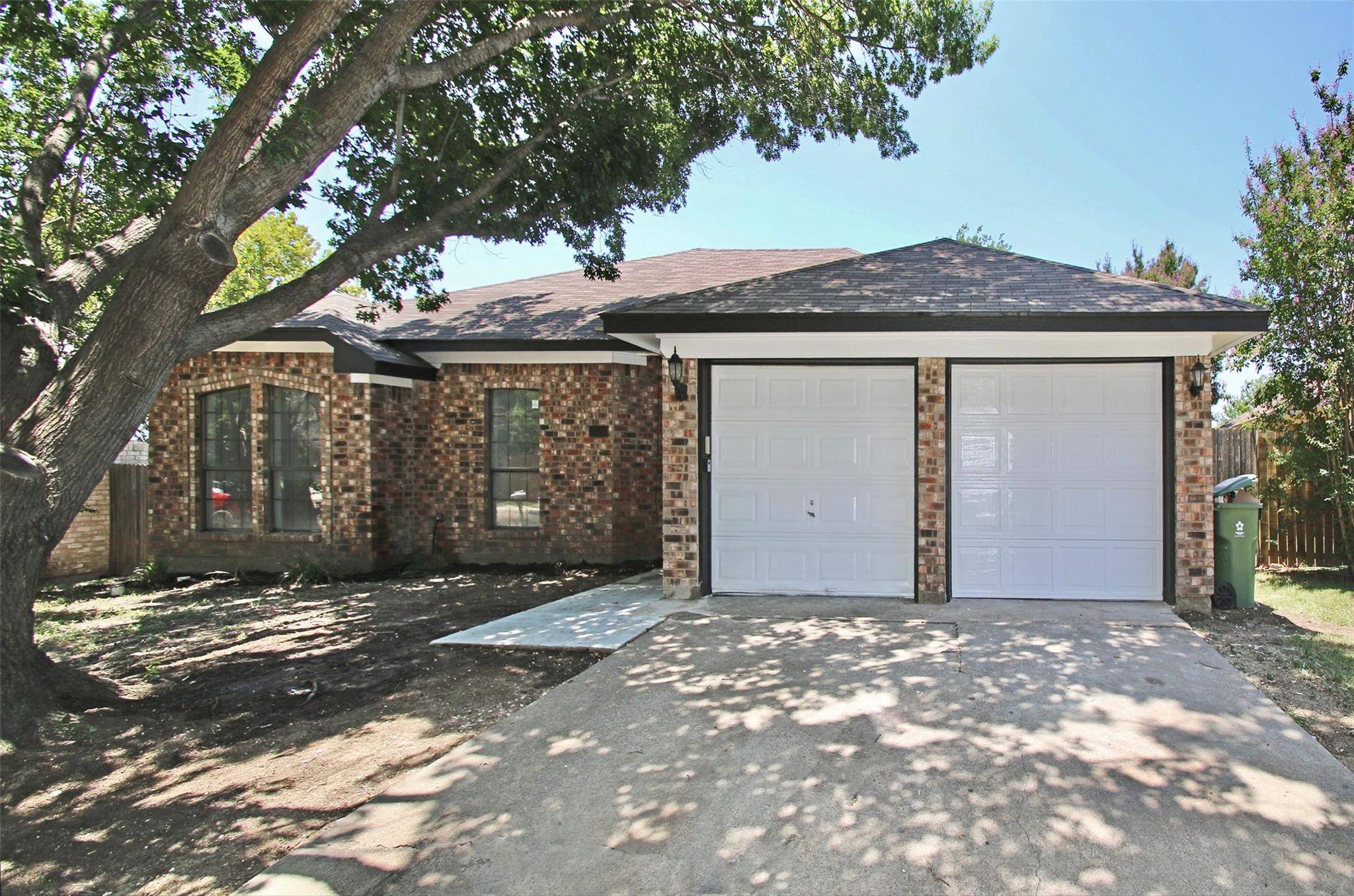 Arlington, TX 76018,4904 Waxwing Drive