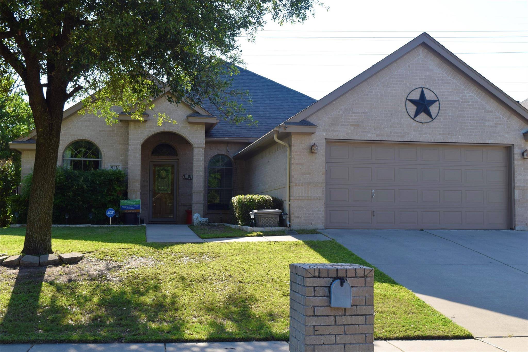 Benbrook, TX 76126,5120 Estrella Lane