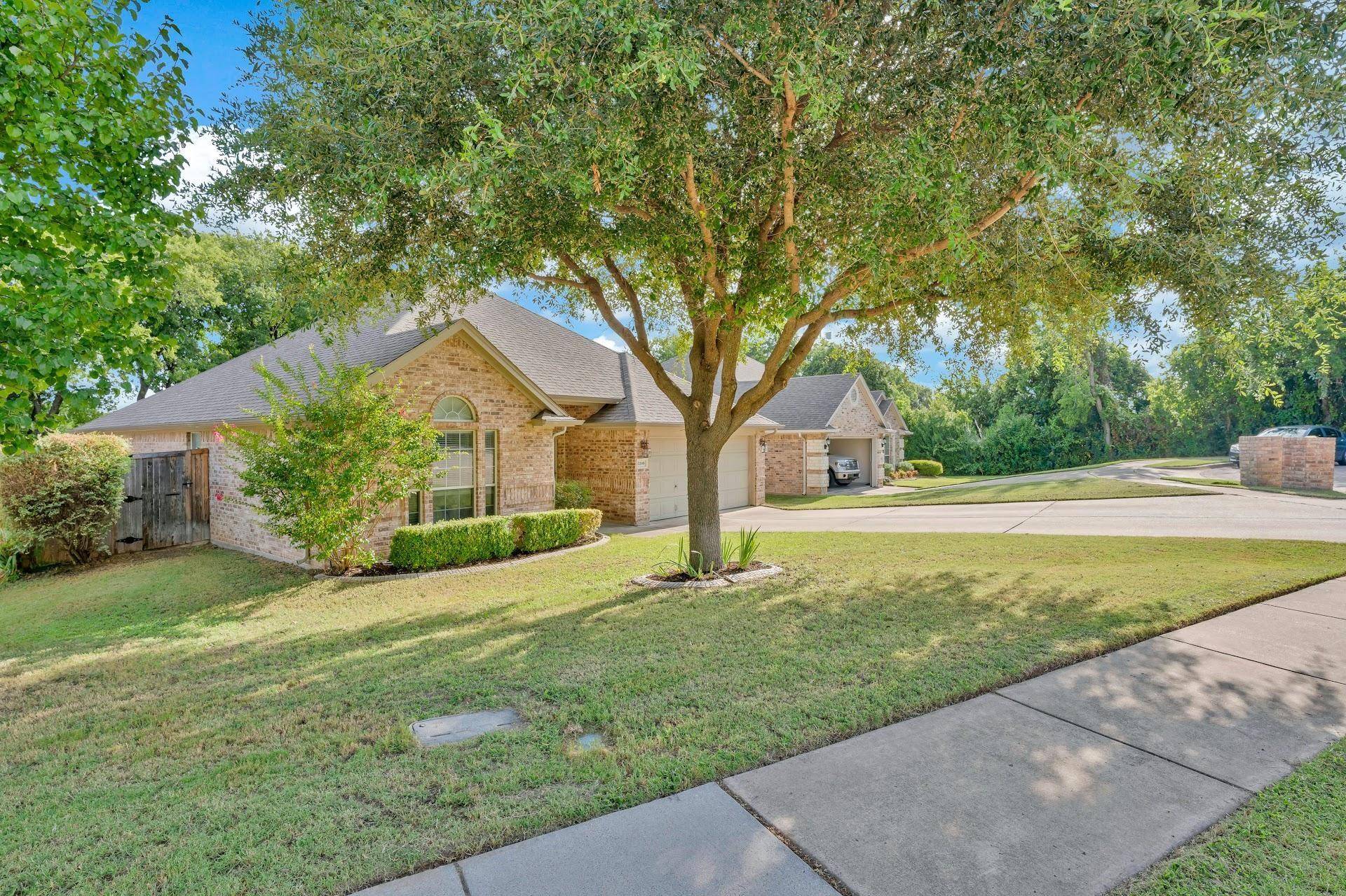 Benbrook, TX 76126,5209 Estrella Lane