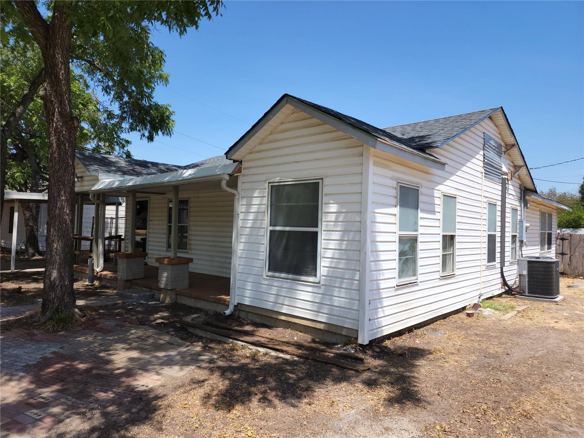 White Settlement, TX 76108,8704 Raymond Avenue