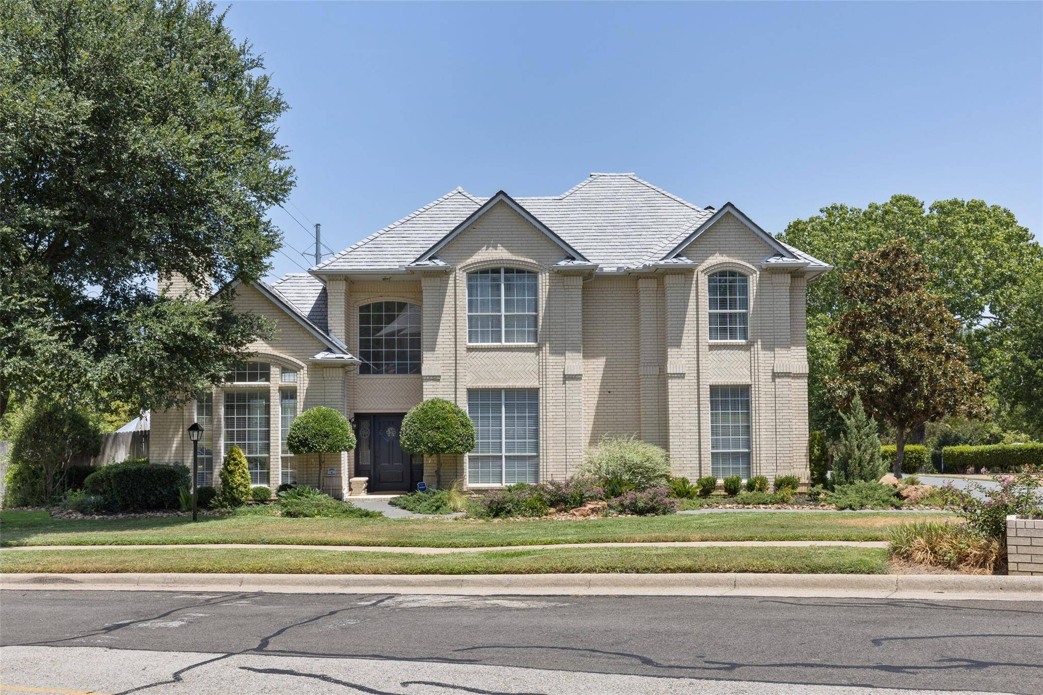 Arlington, TX 76006,3015 Forestwood Drive