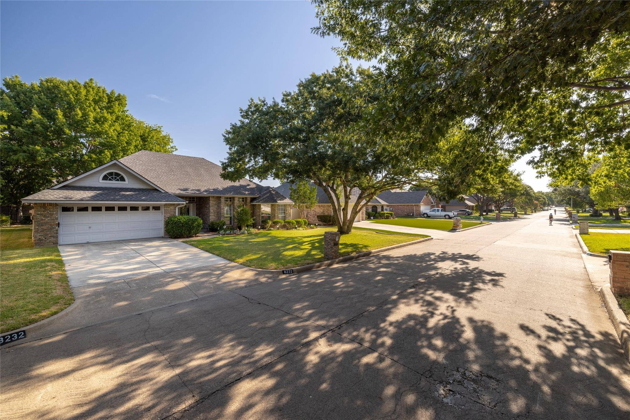 Benbrook, TX 76116,8232 Saddlebrook Drive