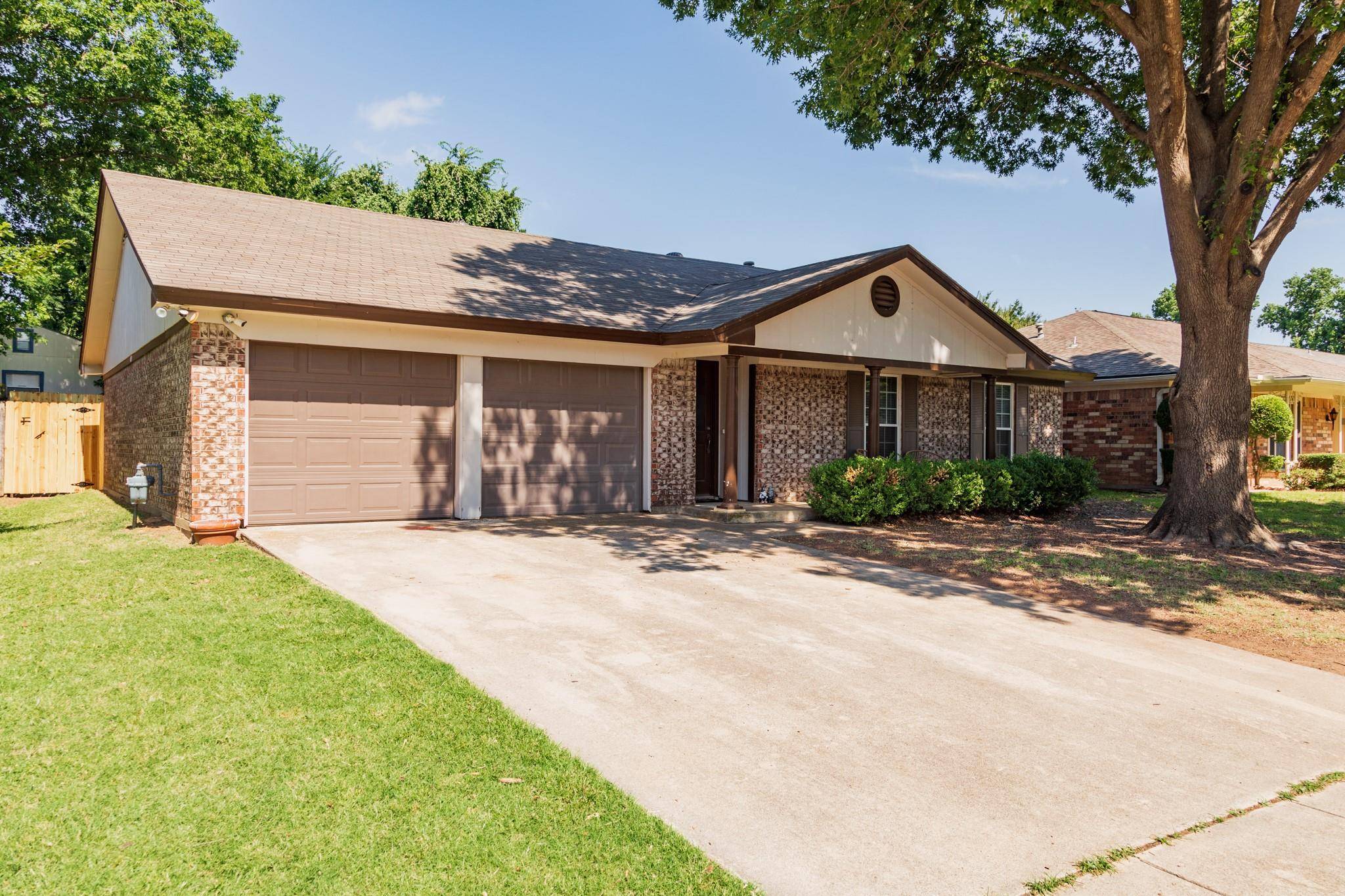 Bedford, TX 76022,933 Columbus Court