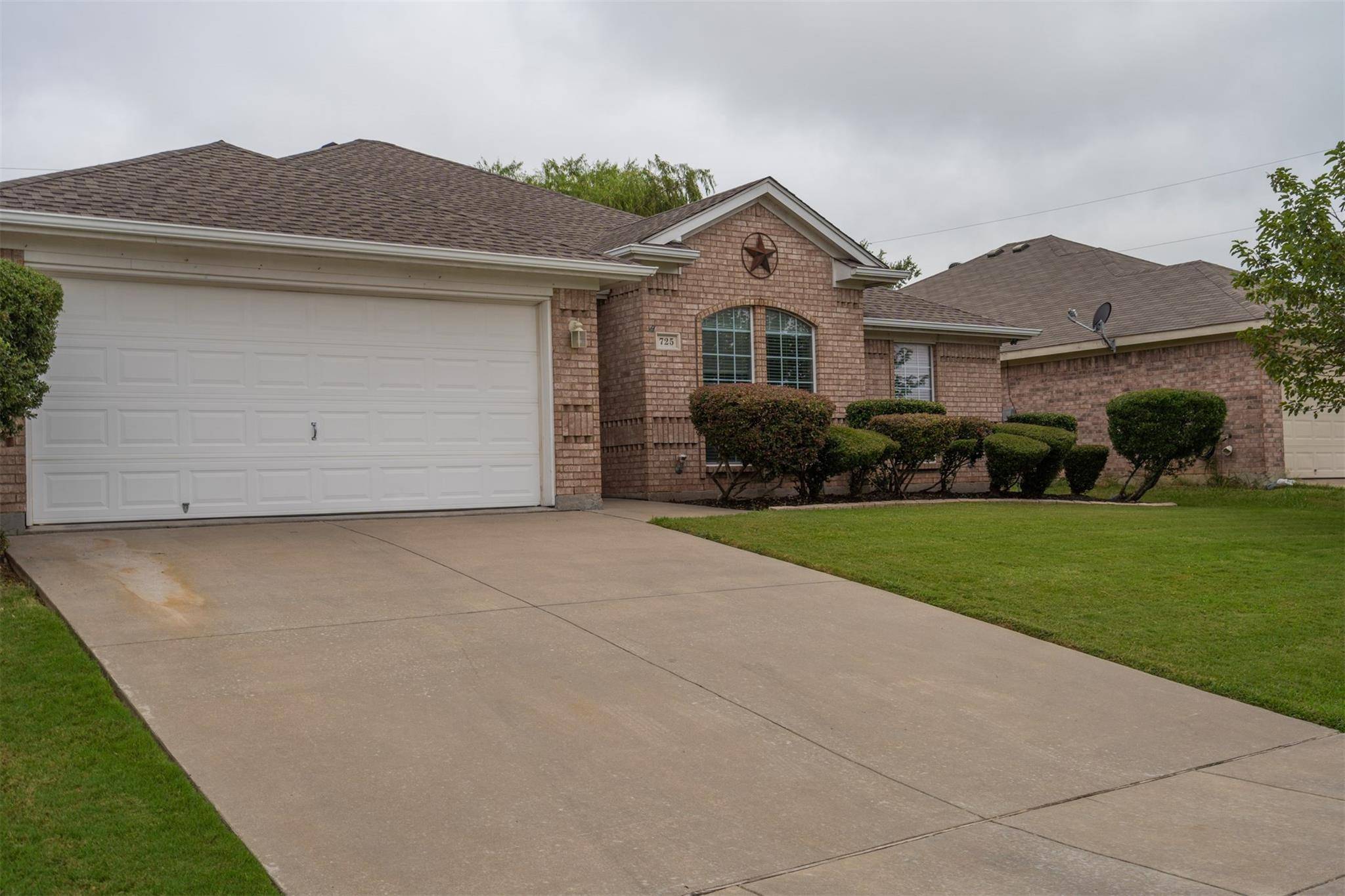 Burleson, TX 76028,725 Ridgehill Drive