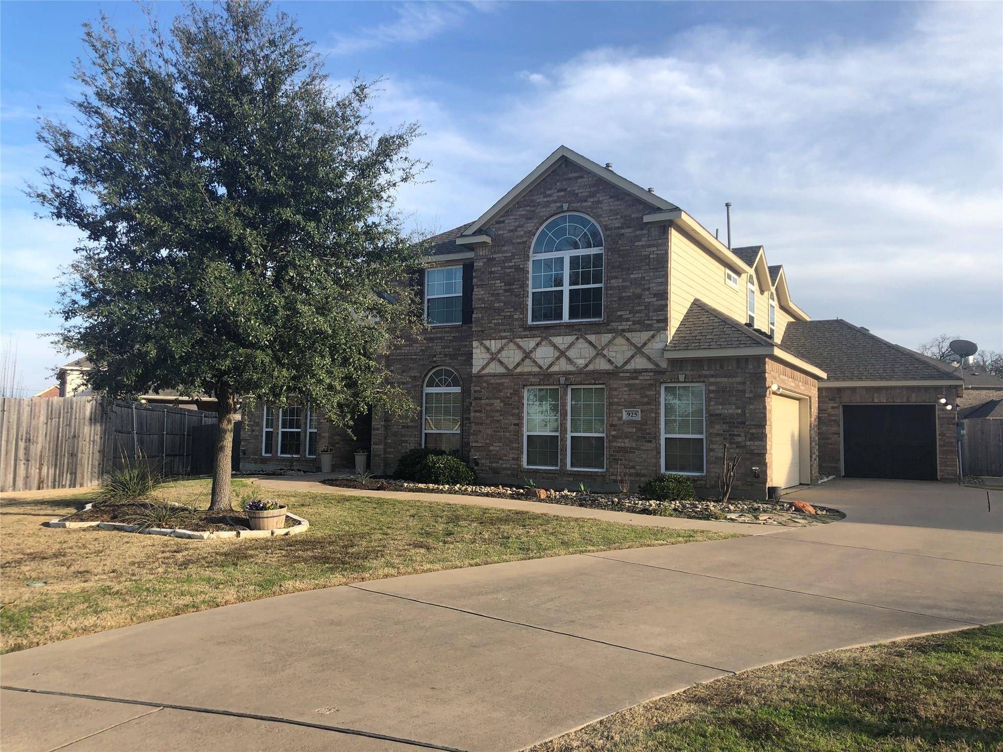 Kennedale, TX 76060,925 Roanoke Court