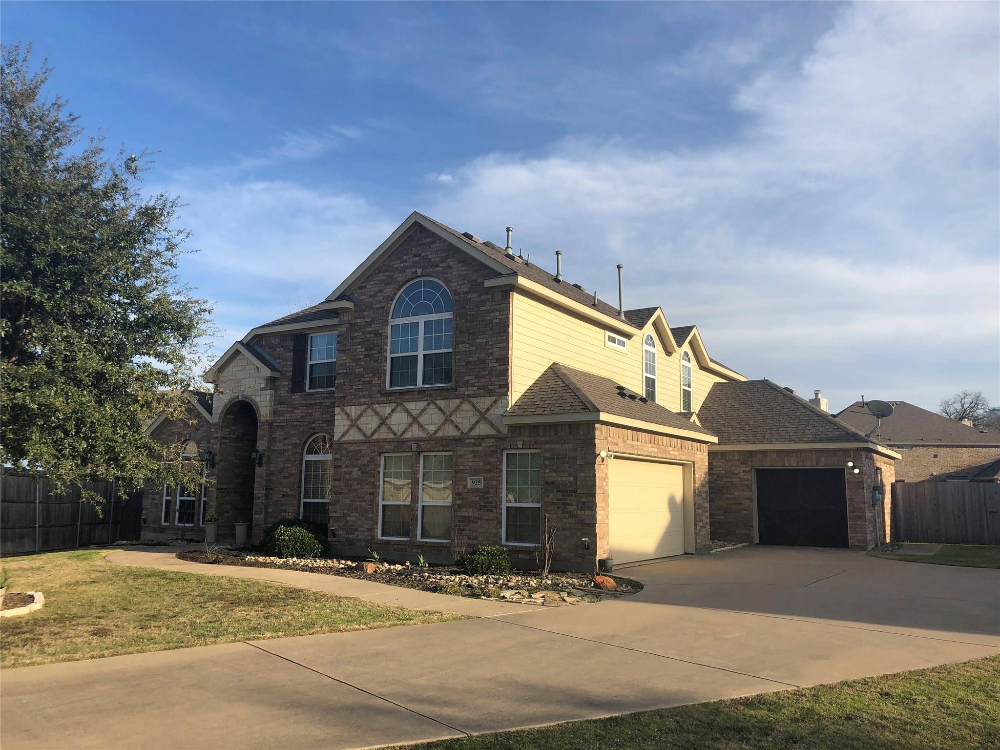 Kennedale, TX 76060,925 Roanoke Court