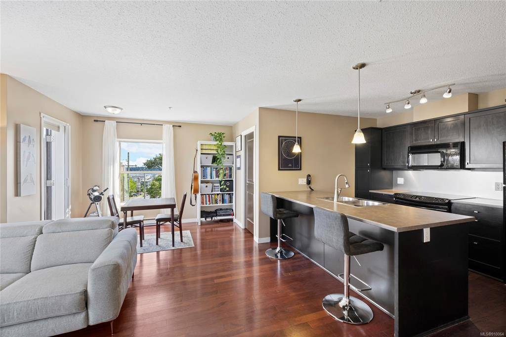 Nanaimo, BC V9R 2X9,555 Franklyn St #422