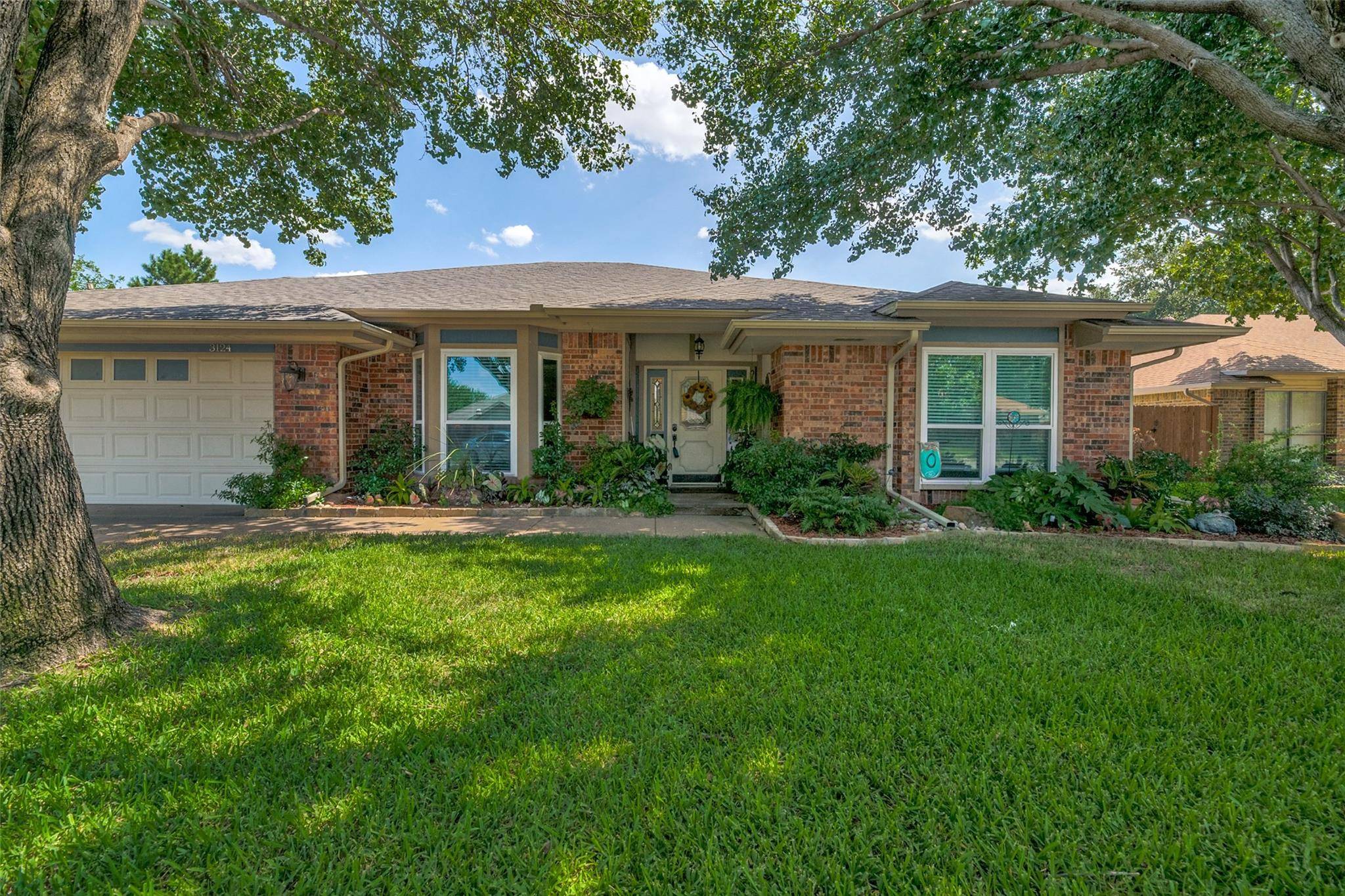 Bedford, TX 76021,3124 Teakwood Drive