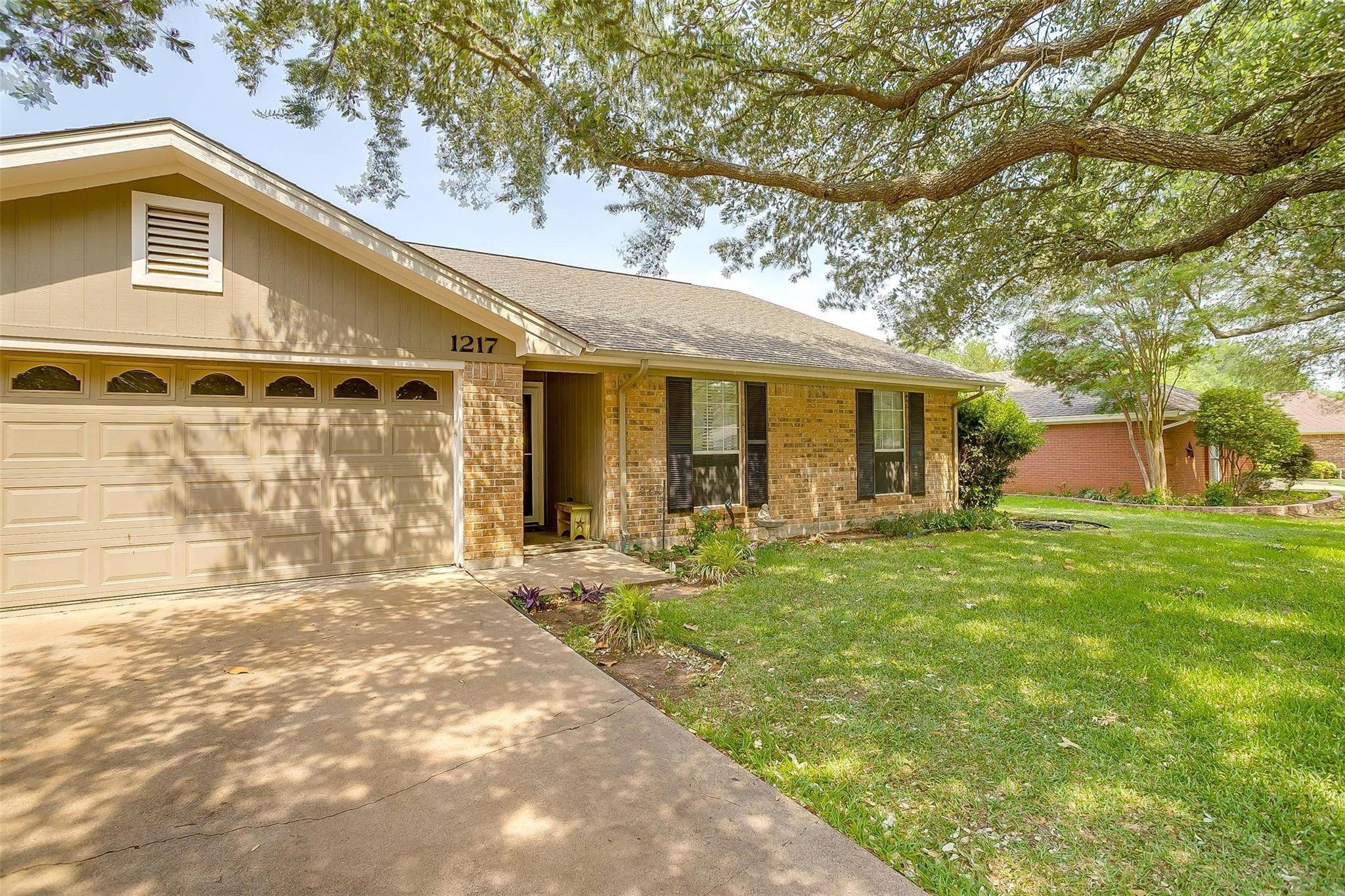 Cleburne, TX 76033,1217 Stonelake Drive