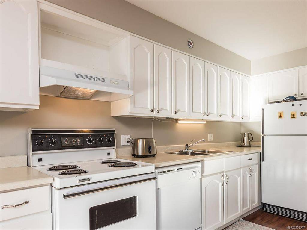 Nanaimo, BC V9R 6K3,30 Cavan St #102