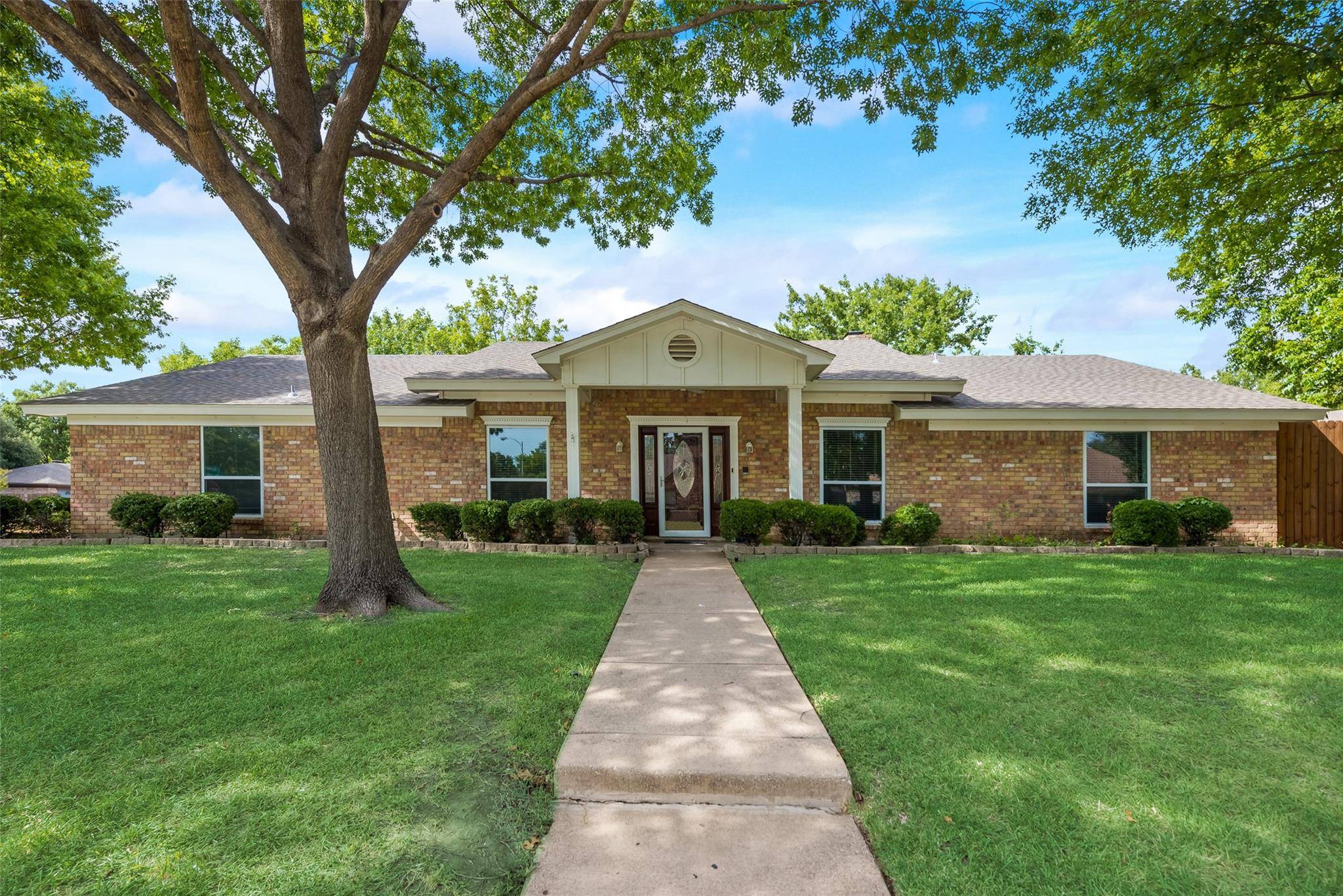 Hurst, TX 76054,100 Circleview Drive N