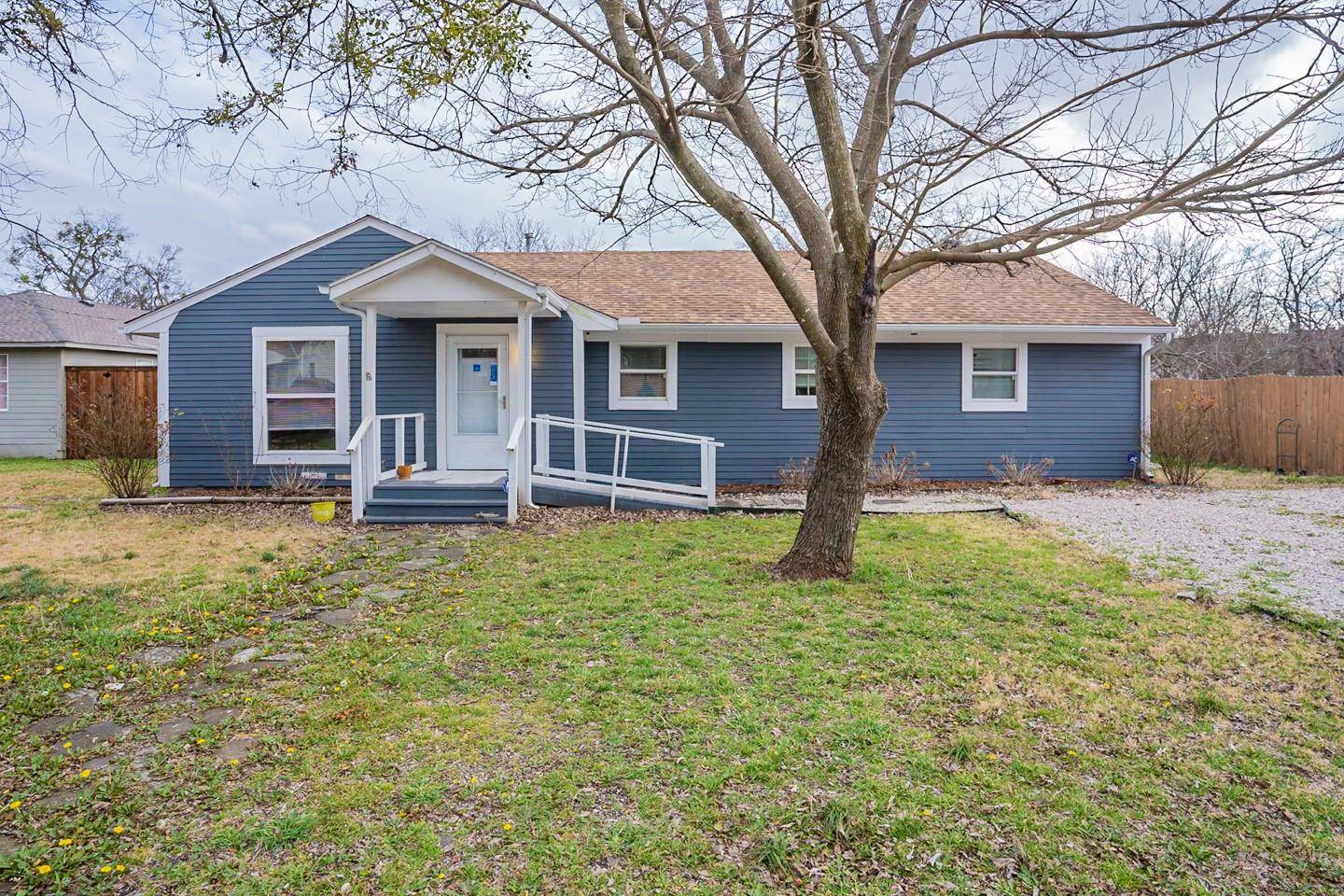 Farmersville, TX 75442,114 Davis Street