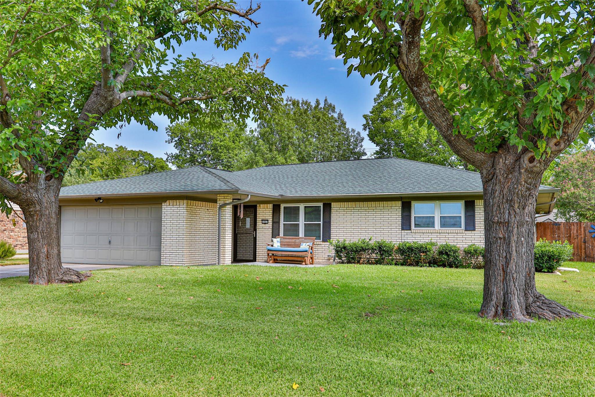 Gainesville, TX 76240,2007 Cypress Drive