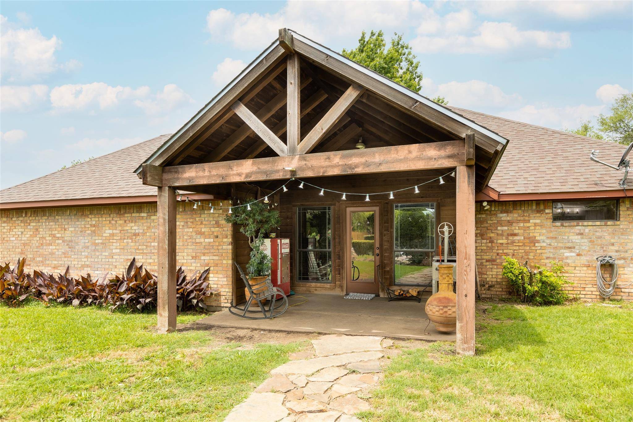 Oak Leaf, TX 75154,904 Winding Creek Trail