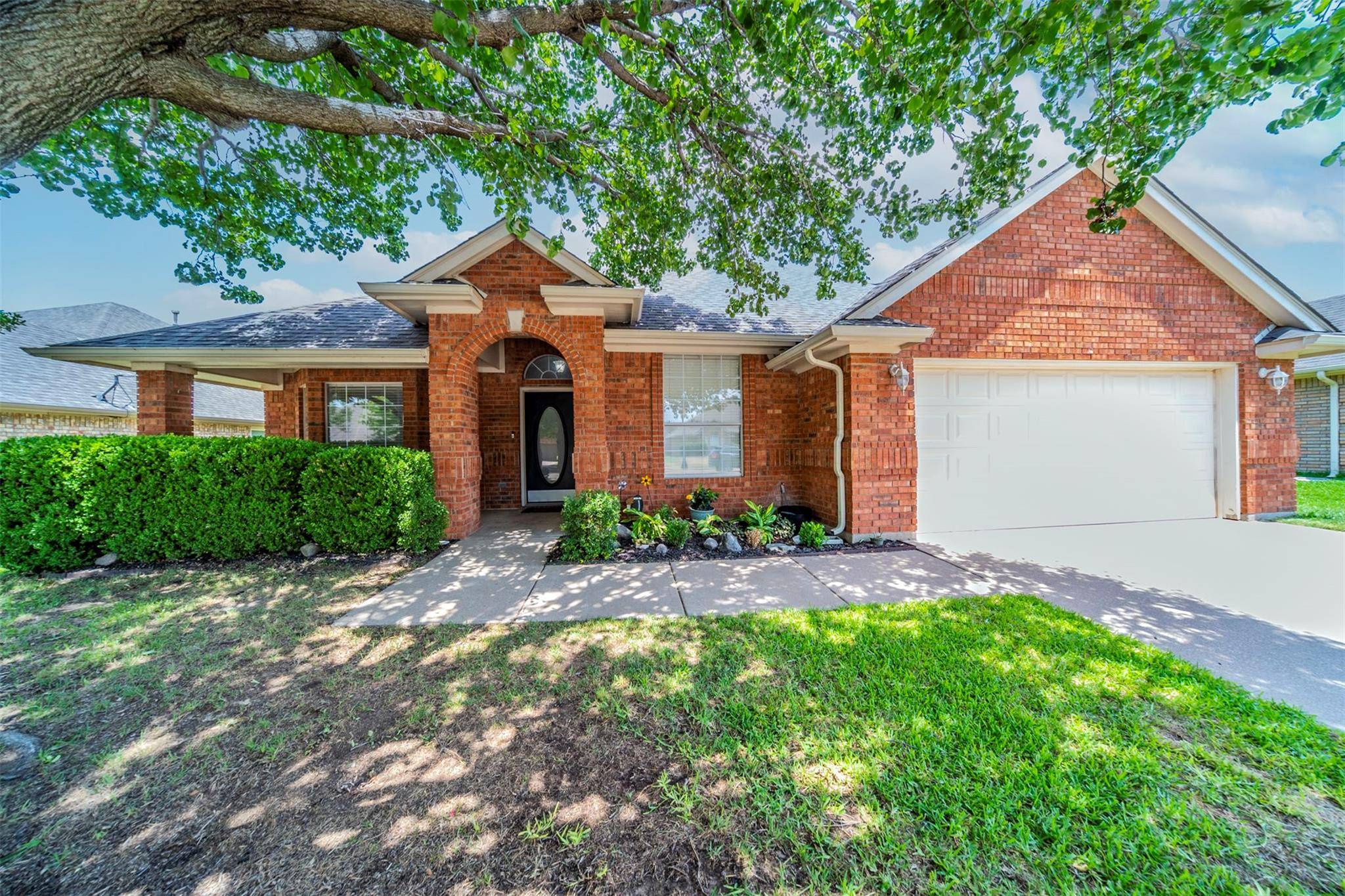 Saginaw, TX 76179,516 Apple Tree Court