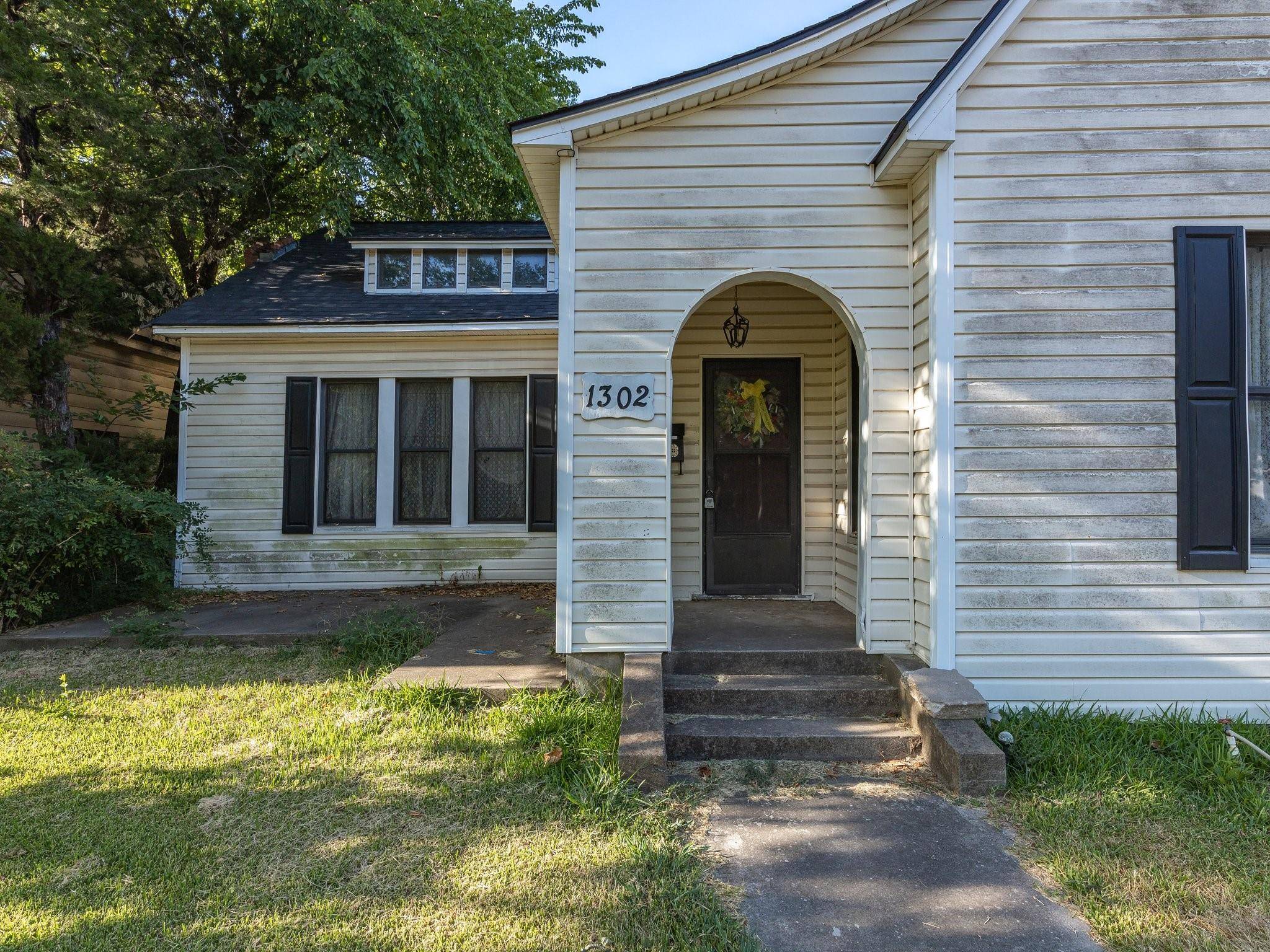 Gainesville, TX 76240,1302 E Pecan Street