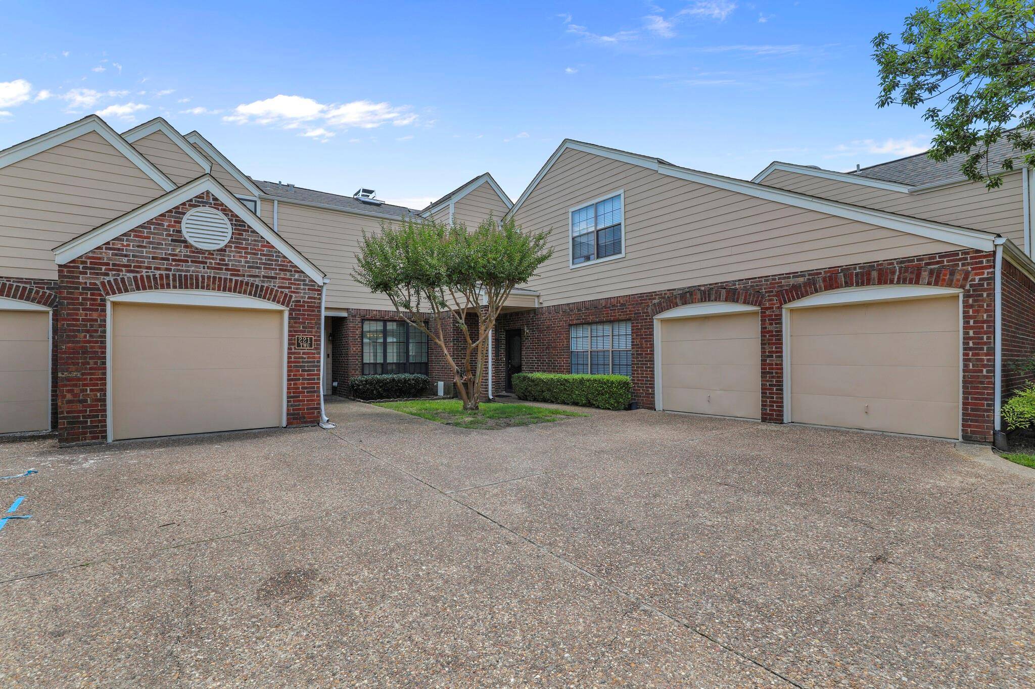 Irving, TX 75063,221 Cimarron Trail #2